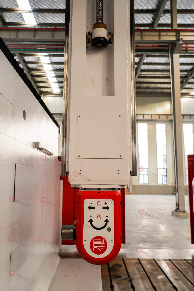 SG7035T9-5S五轴龙门加工中心_五轴头_正视图_近景__实拍__竖屏__TP00570.jpg