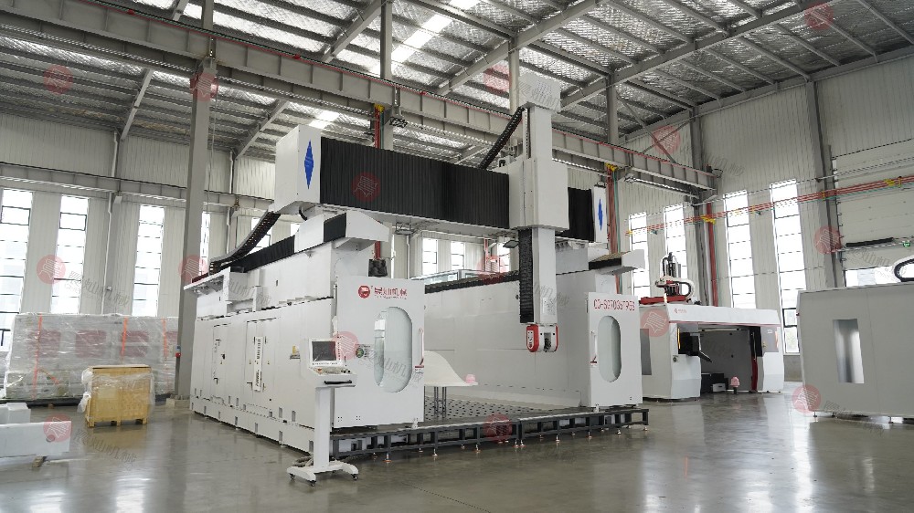 SG7035T95S五轴龙门加工中心_开门_侧面近景_白天__实拍__横屏__TP04966.JPG