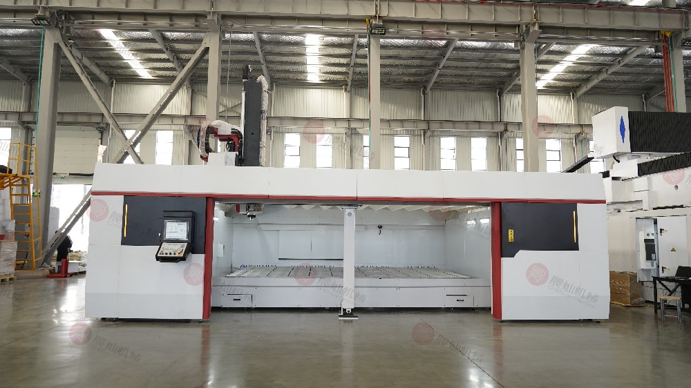 FC5030全封闭式高速五轴龙门加工中心_开门_正面近景_白天__实拍__横屏__TP05789.JPG